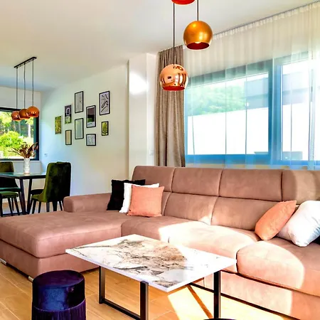 5 Bedroom Amazing In Podstrana