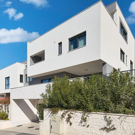 5 Bedroom Amazing In *