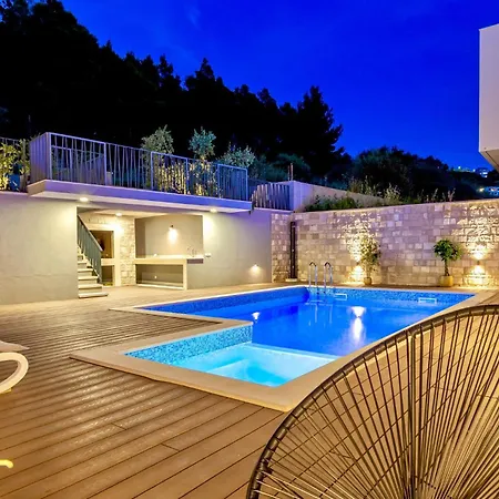 5 Bedroom Amazing In Podstrana