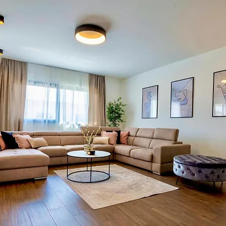 5 Bedroom Amazing In *
