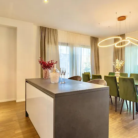 5 Bedroom Amazing In Holiday home *