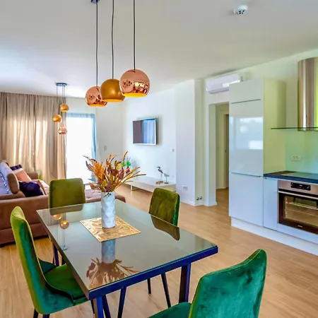 5 Bedroom Amazing In Holiday home *
