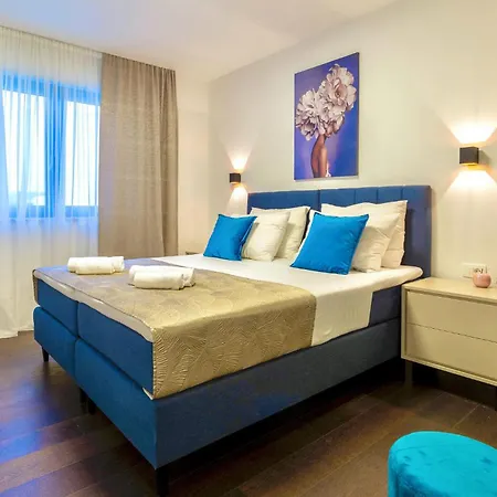 5 Bedroom Amazing In *
