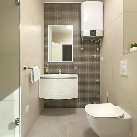 5 Bedroom Amazing In Holiday home