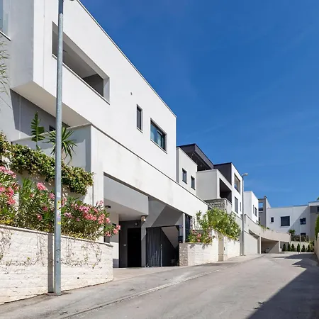 5 Bedroom Amazing In Holiday home