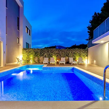 Holiday home 5 Bedroom Amazing In