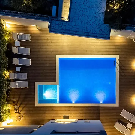 5 Bedroom Amazing In Holiday home *